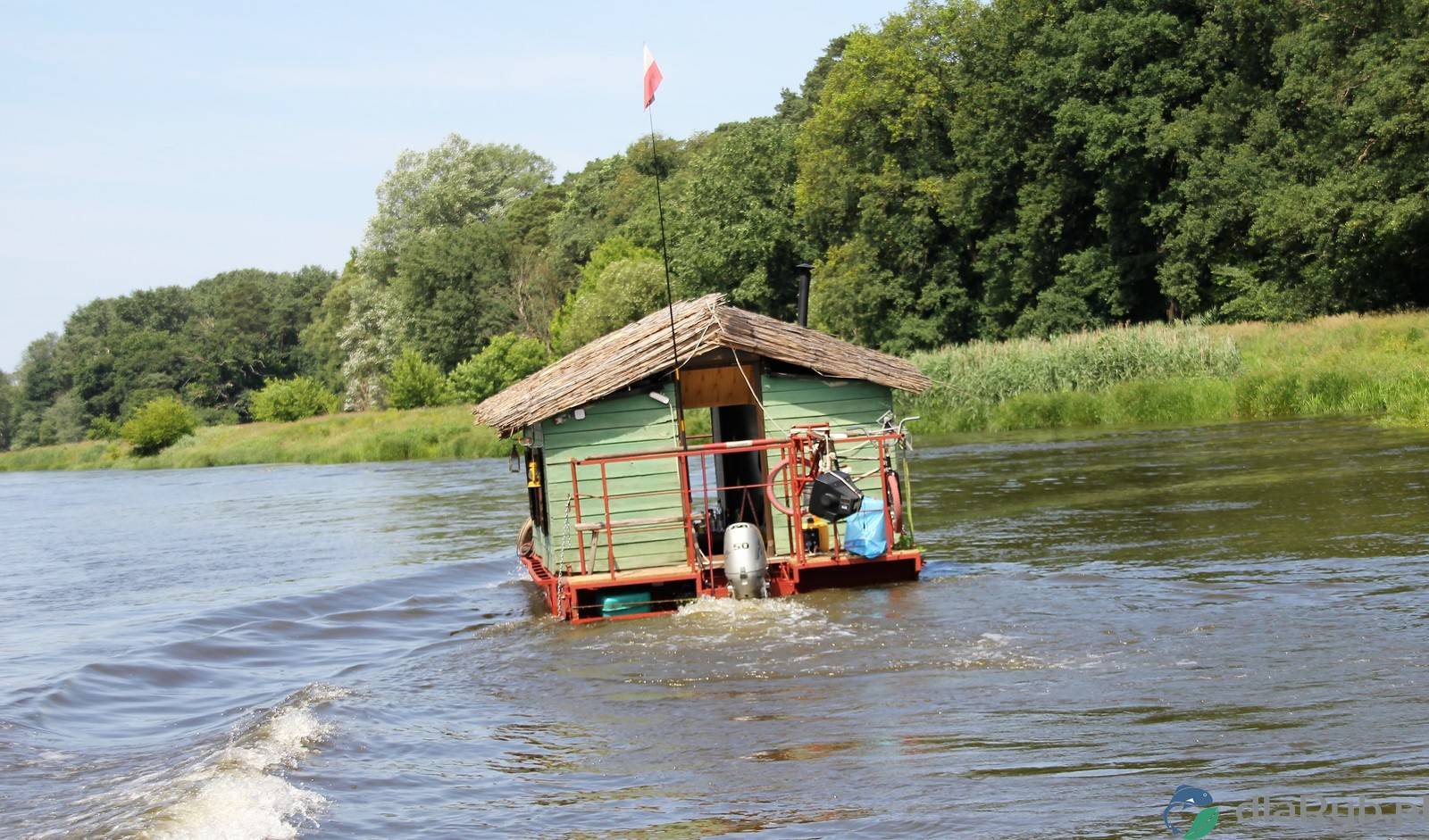 Pływający dom na rzece Warta